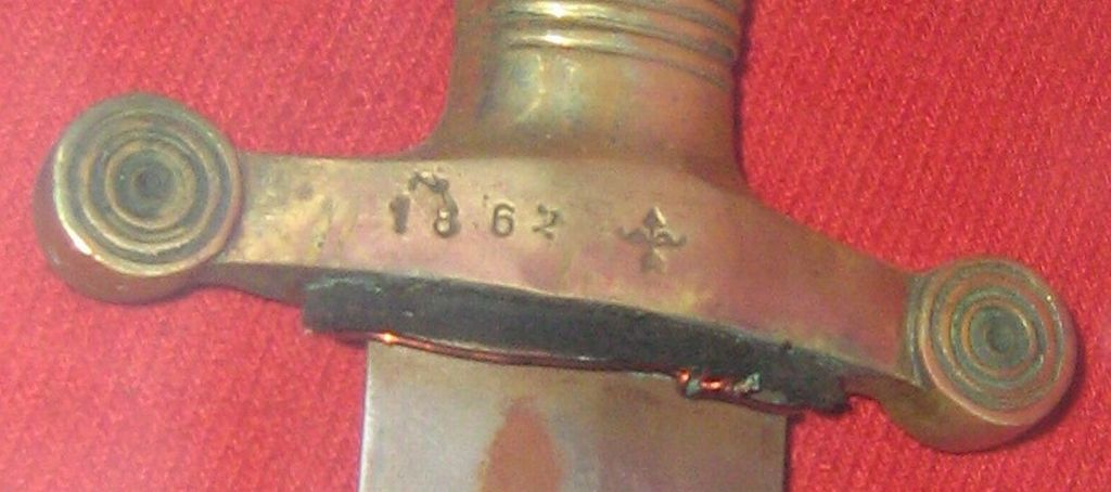 Рис.8 Клеймо Іжевського збройного заводу на піхотному тесаку зразка 1848 року. (Одеський краєзнавчий музей).